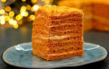 Як приготувати смачний торт Карамелька зі згущеним молоком: простий рецепт