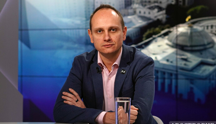 Це могли зробити навіть школярі – експерт про атаку на державні сайти України