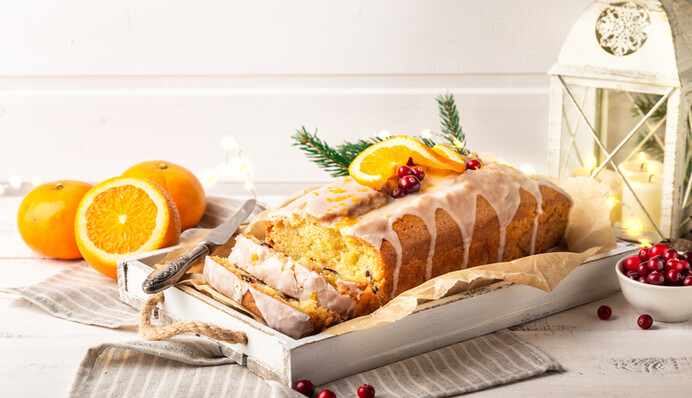 Готуємо вдома апельсиновий кекс з йогуртом та горіхами: простий рецепт