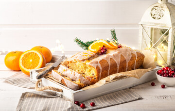 Готуємо вдома апельсиновий кекс з йогуртом та горіхами: простий рецепт