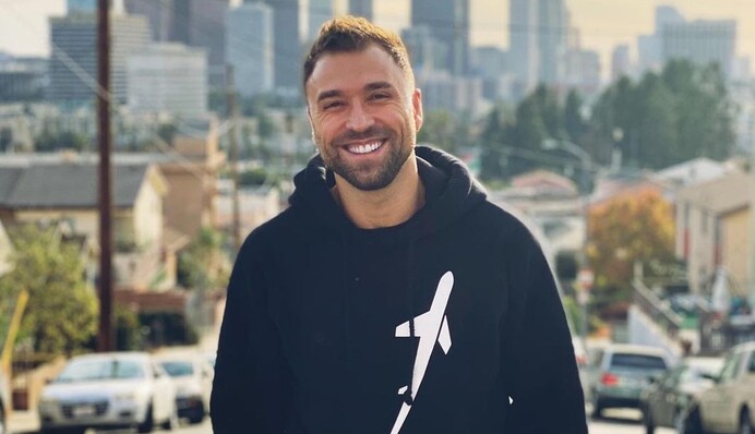 Экс-Холостяк Макс Михайлюк показал, как подросла его дочь - милое фото с ребенком