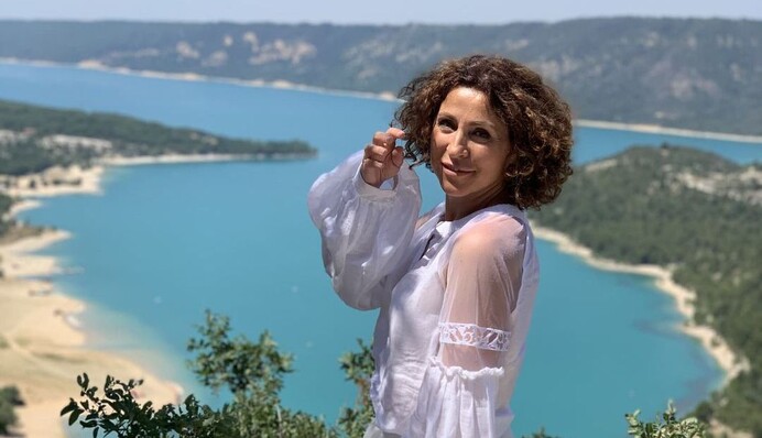 53-річна Надія Матвєєва здивувала підтягнутою фігурою - фото ведучої у купальнику