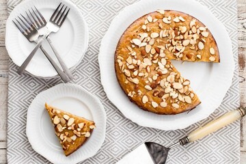 Печем дома ароматный лимонно-миндальный пирог: простой рецепт