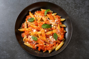 Как приготовить вкусную пасту с тунцом и базиликом: простой рецепт за 30 минут