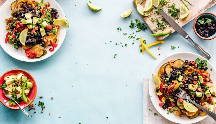 5 фруктов, которые необычно дополнят соленый салат