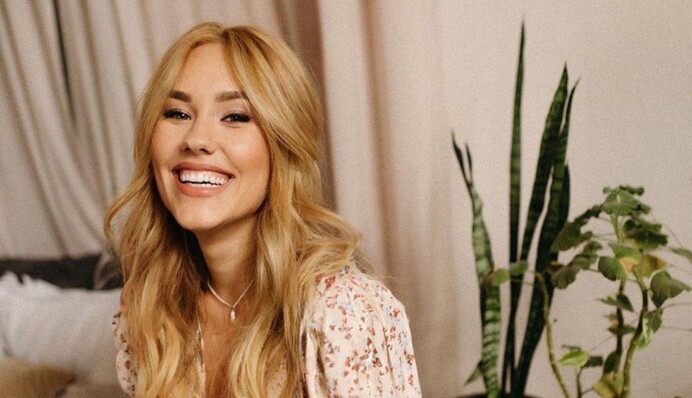 Даша Квиткова показала фигуру в купальнике через 6 месяцев после родов - как выглядит молодая мама