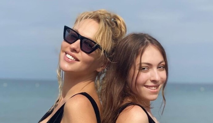 Быстро повзрослела: Оля Полякова показала дочь, которую называют копией певицы