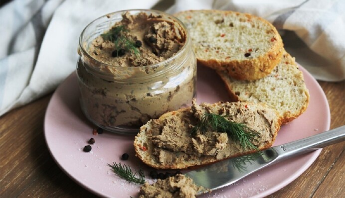Как приготовить нежный печеночный паштет с зеленью: простой рецепт