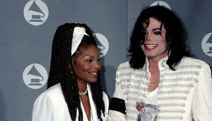 Обзывал свиньей и коровой: Джанет Джексон рассказала, как Майкл Джексон издевался над ней из-за веса