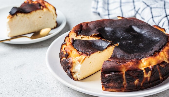 Як приготувати смачний баскський чизкейк із лимонним соком: простий рецепт