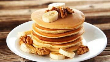 Как приготовить на завтрак воздушные овсяные панкейки с бананом: простой рецепт