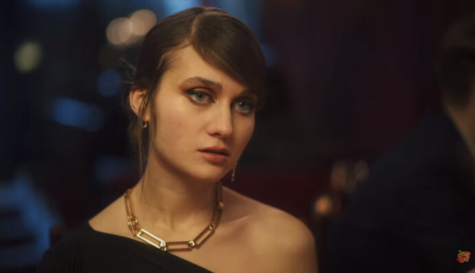 Девочка выросла: Jerry Heil удивила взрослым женственным образом в новом клипе 