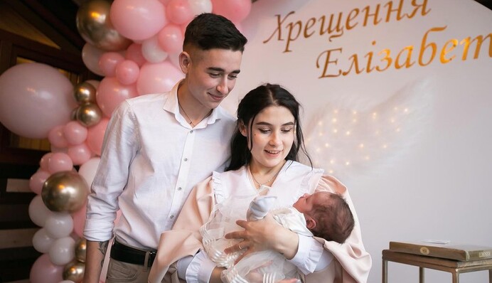 Жена Романа Сасанчина показала трогательные фото с крещения дочери