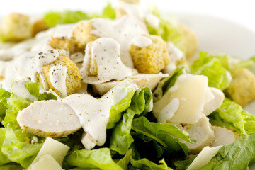 Як приготувати салат Цезар з куркою: простий рецепт із смачною заправкою як у ресторані