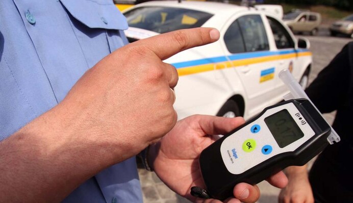 Тотальні перевірки на алкоголь: чи врятуються українці від 