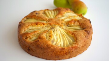 Як спекти ароматну шарлотку з грушами та цедрою апельсина: покроковий рецепт