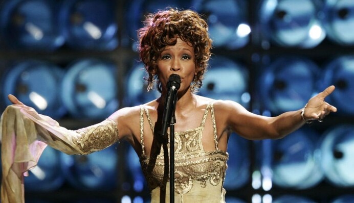 10 лет назад умерла Уитни Хьюстон - ее трагическая смерть до сих вызывает вопросы