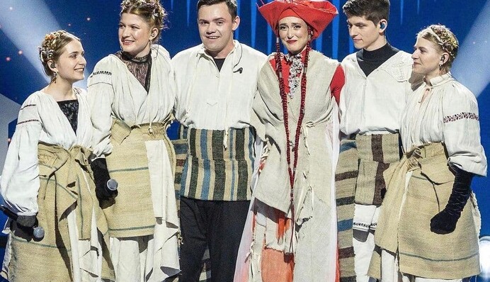 Неизвестно, что это за документ: Пограничная служба не выдавала Алине Паш справку о поездке в Крым