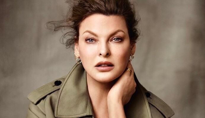 Cупермодель Линда Евангелиста впервые показала, как изменилось ее тело после неудачной пластики