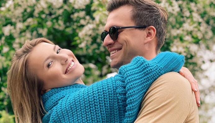 Александр Скичко с женой ждут ребенка - пара показала фото с животиком