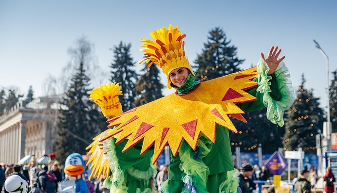 На ВДНГ встретят весну зажигательными танцами, пением, спектаклями и файер-шоу