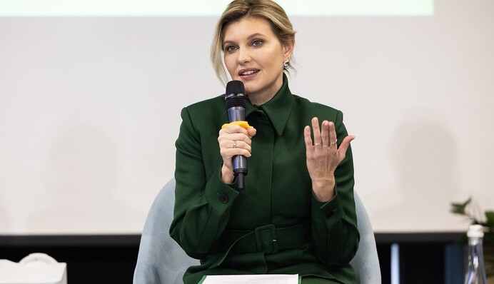 Олена Зеленська з'явилася на зустрічі у смарагдовому костюмі: новий образ першої леді