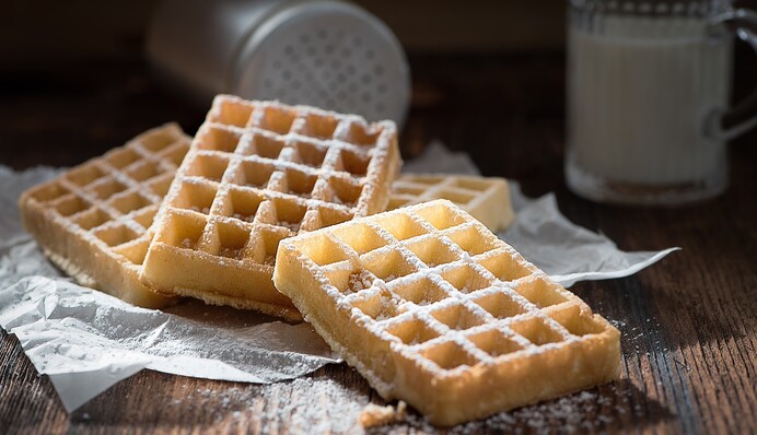Як приготувати ніжні яблучні вафлі на сніданок: простий рецепт