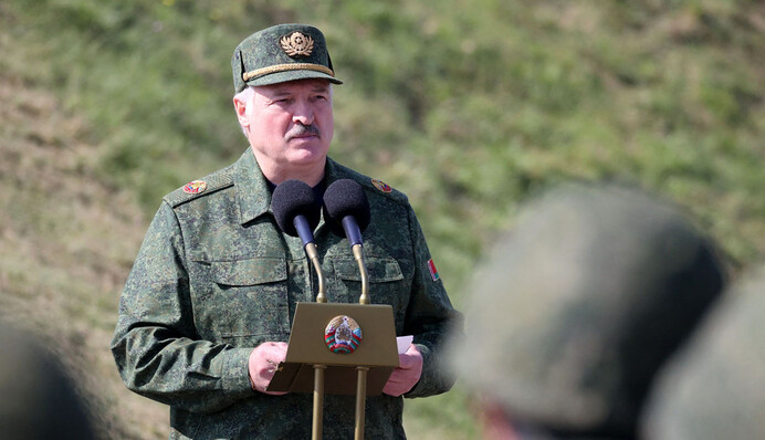 Вусатий імітатор: як Лукашенко 