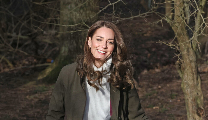Кейт Міддлтон з'явилася на публіці в джинсах та светрі - повсякденний образ герцогині