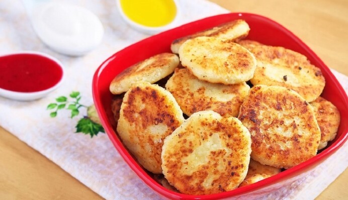 Як приготувати смачні солоні сирники з картоплею: простий рецепт