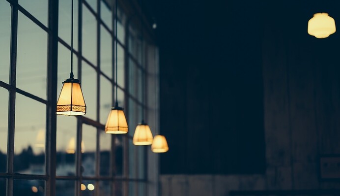 Как защитить себя от взрыва в помещении, где есть окна