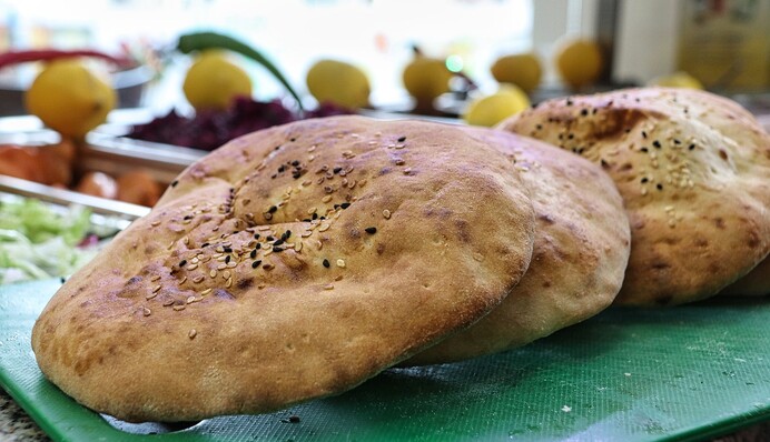 Як приготувати хліб без яєць та дріжджів на сковороді: простий рецепт