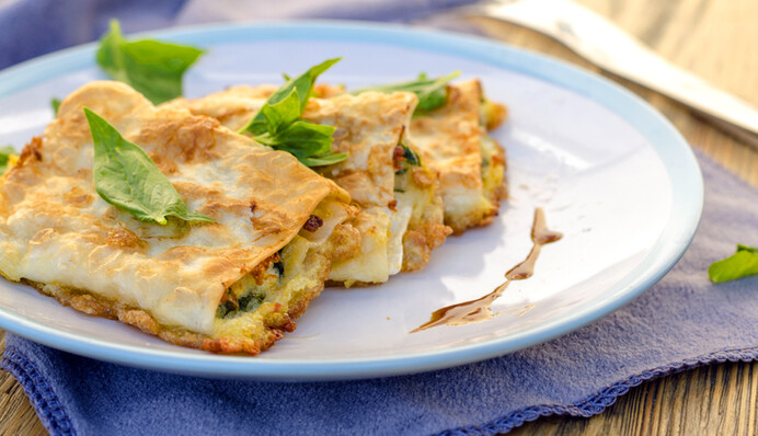 Как приготовить лаваш на сковороде: простой рецепт с начинкой