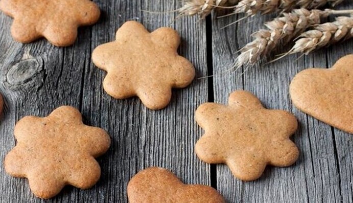 Печем вкусное печенье на томатном соке: рецепт на время войны