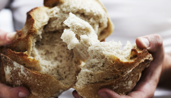 Что сделать из черствого хлеба: 3 простых рецепта экономных блюд