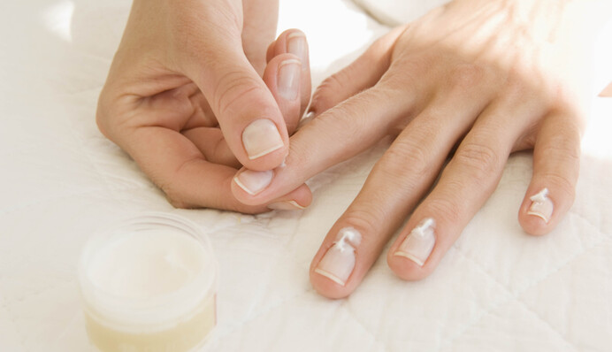 Як зняти гель-лак у домашніх умовах: простий спосіб, який не зіпсує нігті