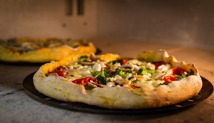 Рецепт теста на пиццу: как сделать без дрожжей, на маргарине или кислом молоке