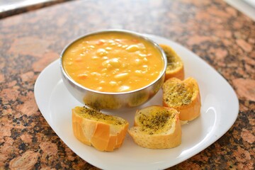 Як зварити смачний гороховий суп: простий рецепт без м'яса