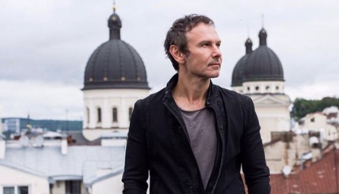 Святослав Вакарчук приехал в Одессу и спел одну из своих популярных песен - видео