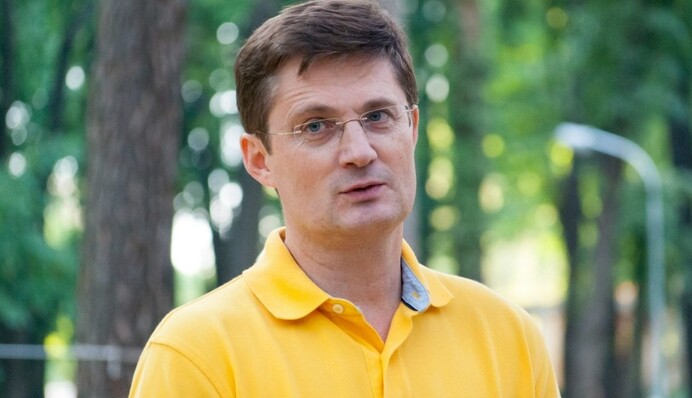 У будинок Ігоря Кондратюка під Києвом потрапив снаряд – в результаті вибито всі вікна