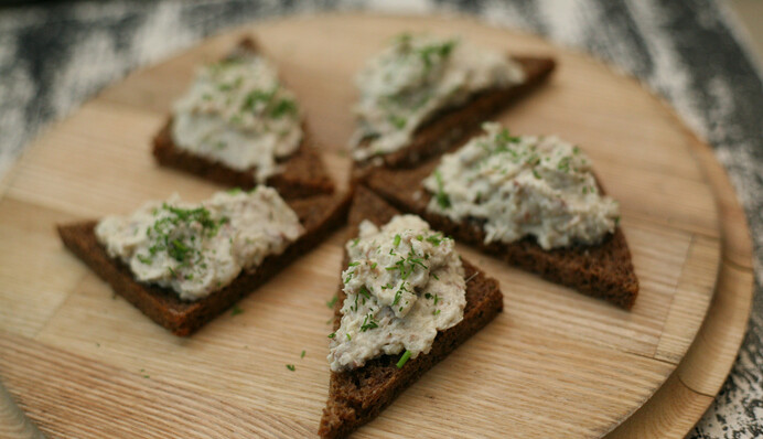 Как сделать форшмак из селедки и рыбной консервы: простые рецепты