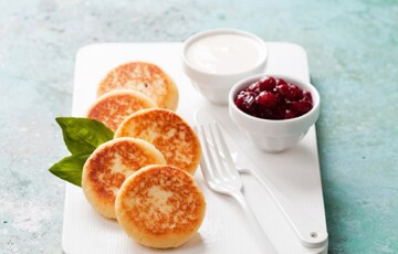 Как приготовить пышные сырники на сковороде: рецепт без муки