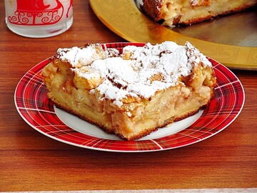 Як спекти шарлотку із черствого хліба: простий рецепт