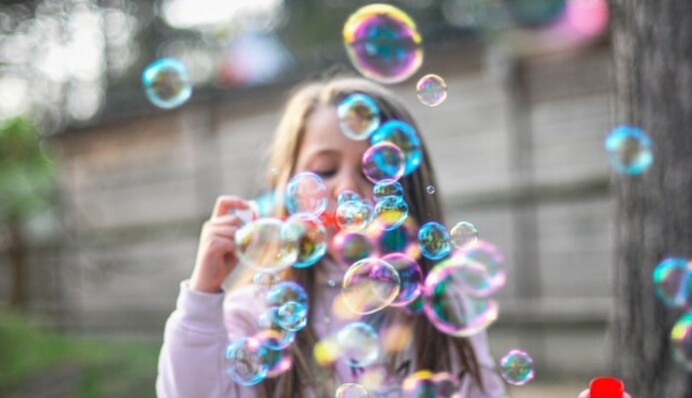Як зробити мильні бульбашки вдома: 3 простих способи порадувати дитину
