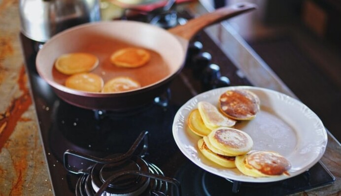 Топ-3 простых рецепта оладьев, которые разнообразят меню во время войны