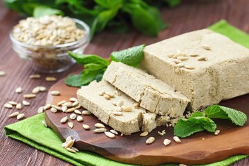 Как сделать халву в домашних условиях: простой рецепт