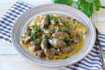 Как готовить куриные сердечки в сметане: простой рецепт на сковороде