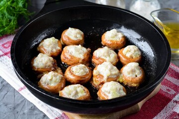 Как приготовить сытные бублики с фаршем: простой рецепт