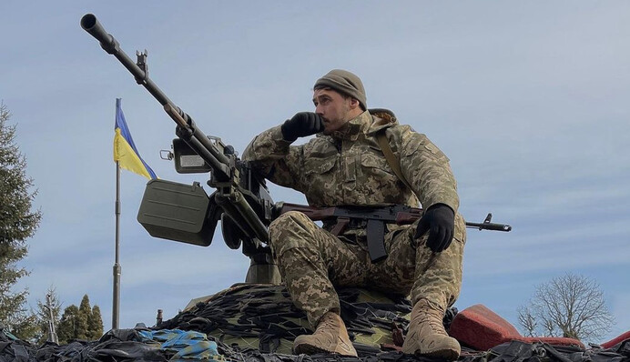 На армію все віддав: Микита Добринін розповів про волонтерство та про те, чому вивіз сім'ю із Києва