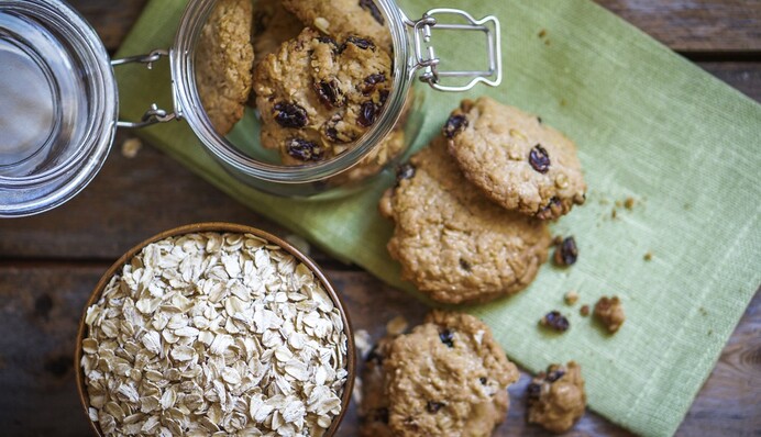 Як приготувати вівсяне печиво на кефірі: простий рецепт